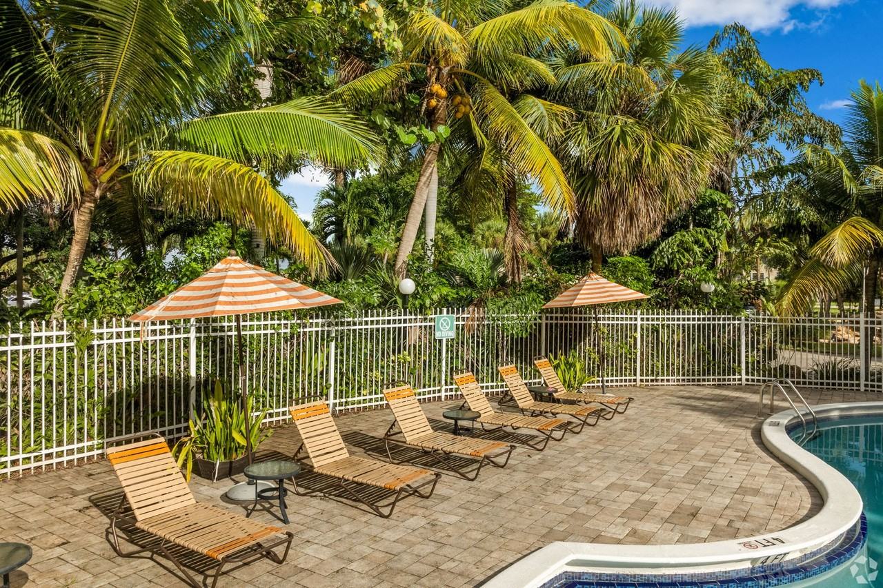 Sabal Pointe Apartments - Photo 4 of 5