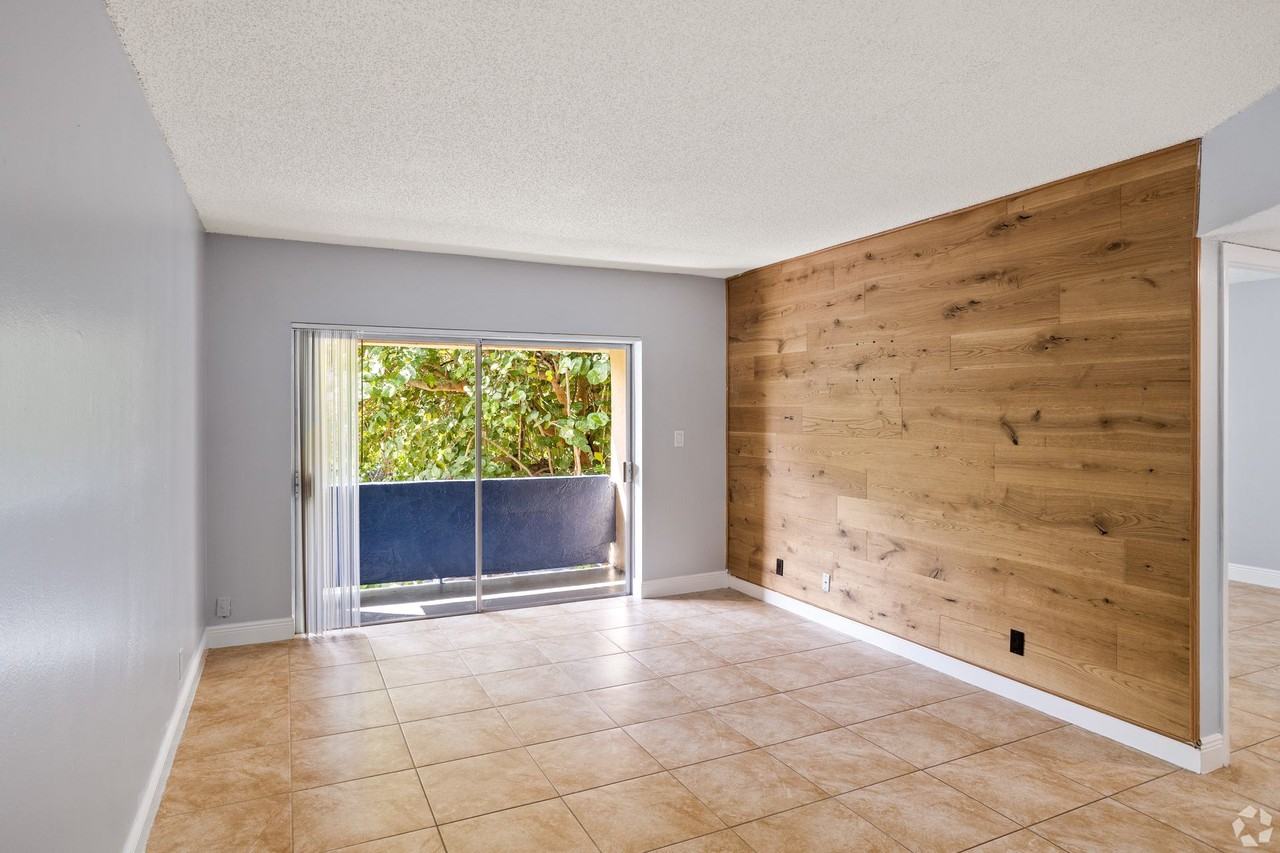 Sabal Pointe Apartments - Photo 5 of 5