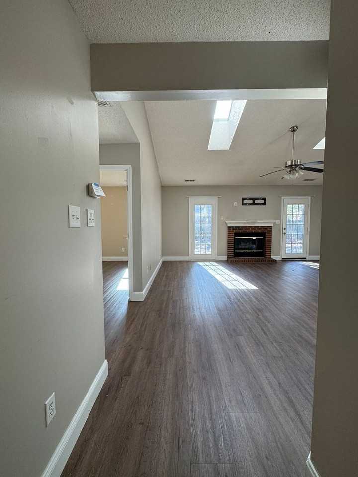 104 E Pebble Ct - Photo 3 of 24