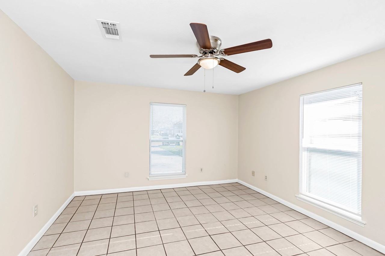 8113 Jefferson Park Dr - Photo 4 of 14