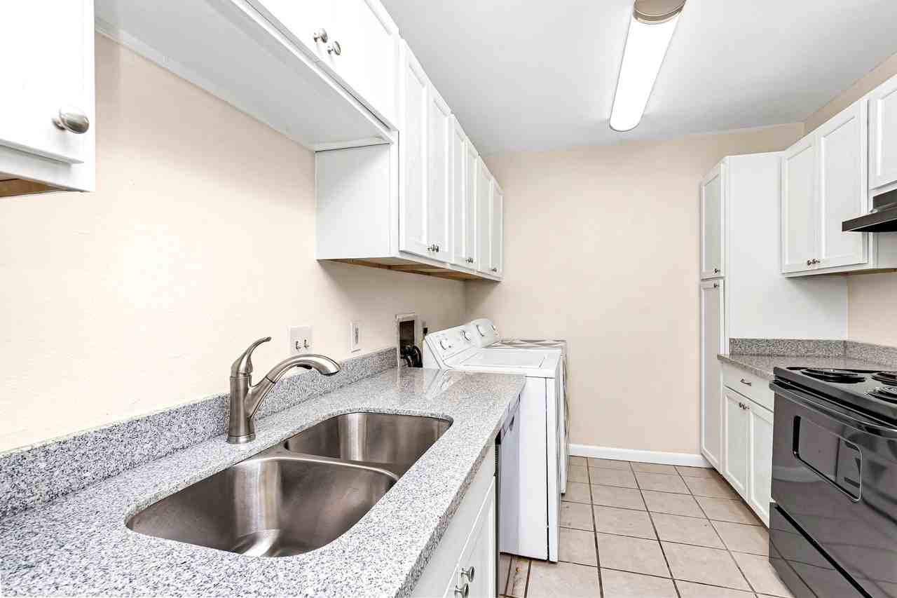 8113 Jefferson Park Dr - Photo 2 of 14