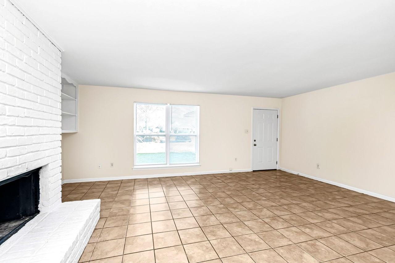 8115 Jefferson Park Dr - Photo 3 of 11