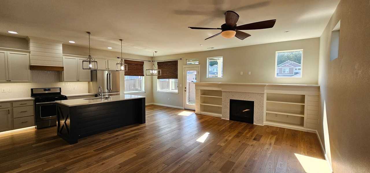 3843 Portside Dr - Photo 2 of 13