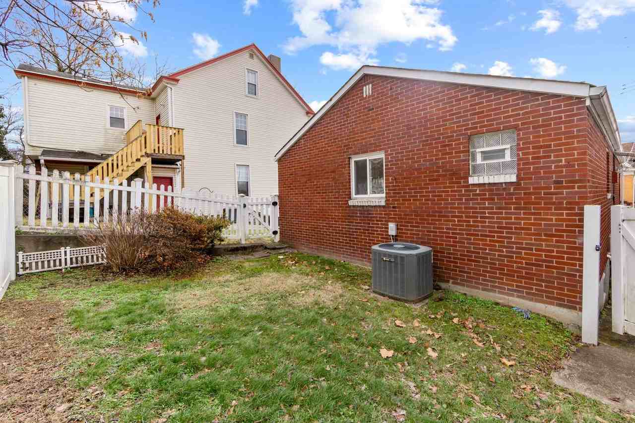 613 Hemlock St - Photo 3 of 23