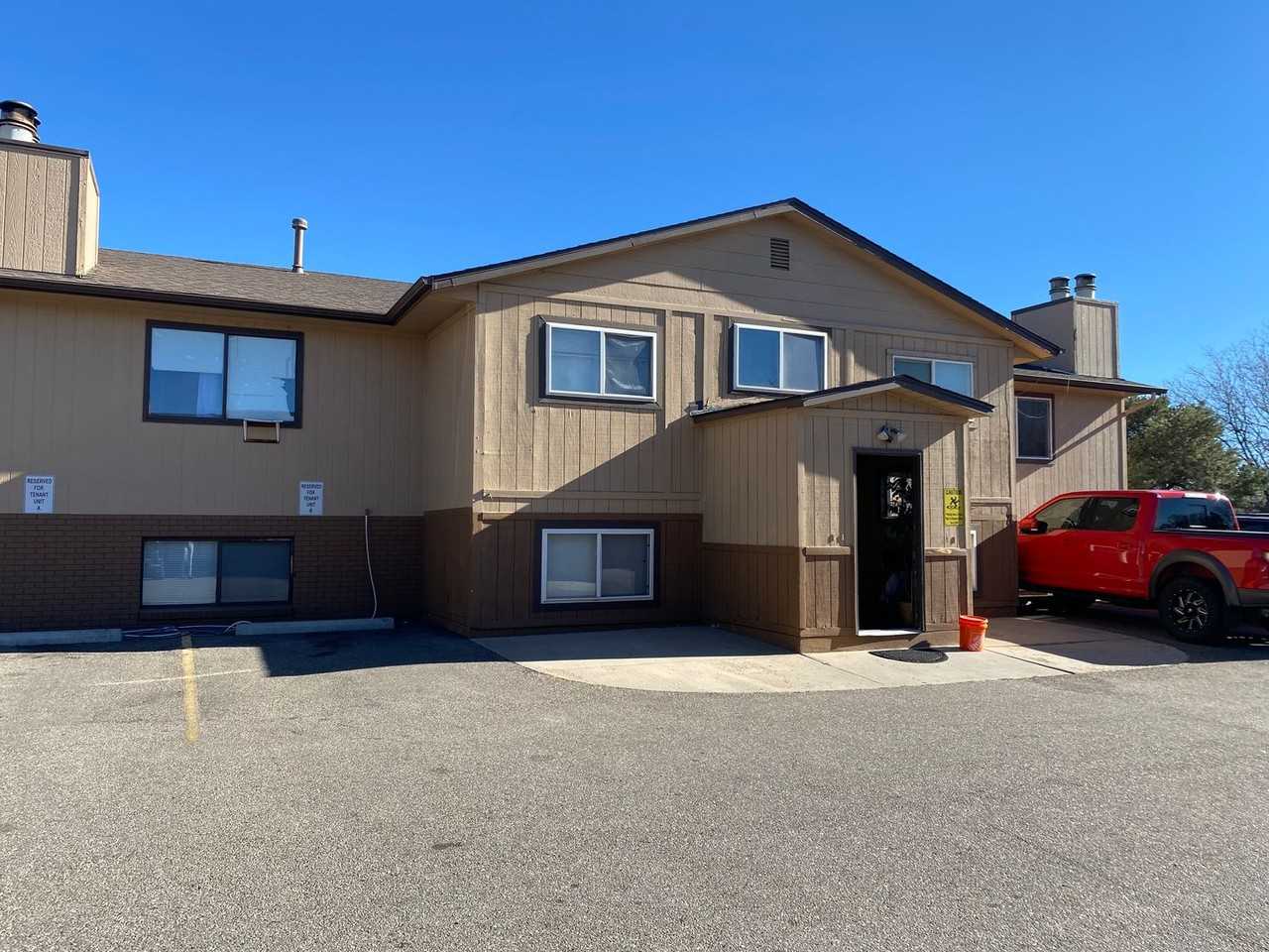 127 W 45th St - Photo 2 of 33