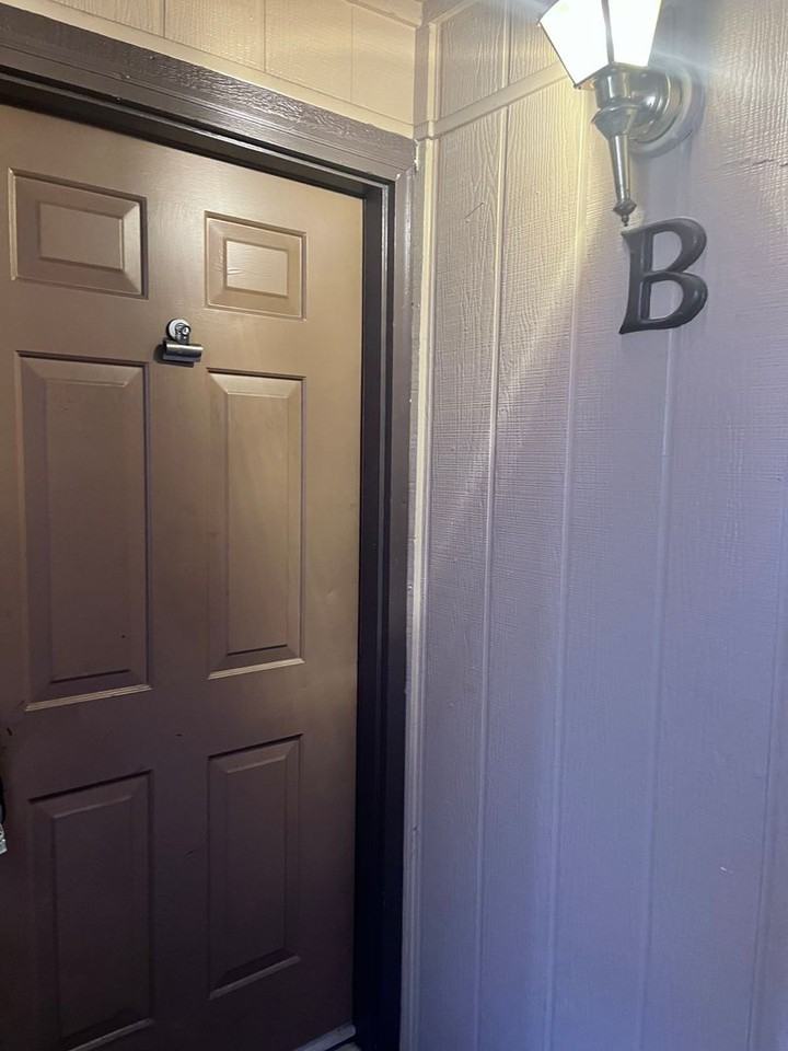 127 W 45th St - Photo 4 of 33