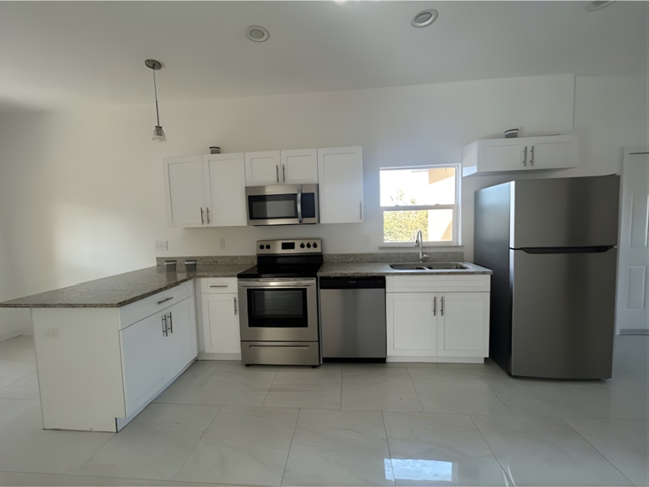 105 Hawaii Dr Ne - Photo 2 of 11