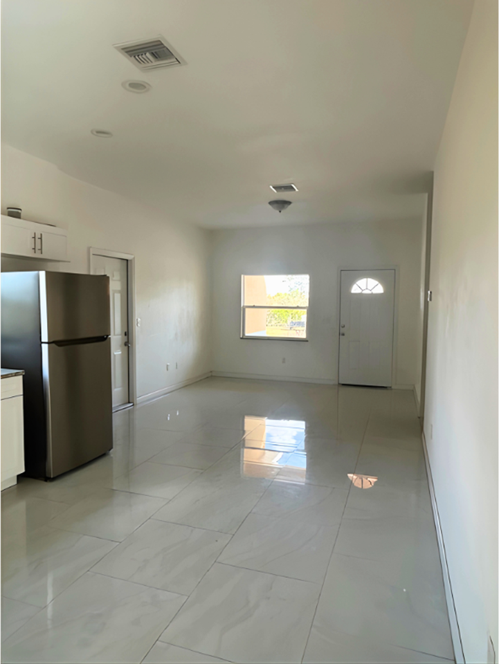105 Hawaii Dr Ne - Photo 3 of 11