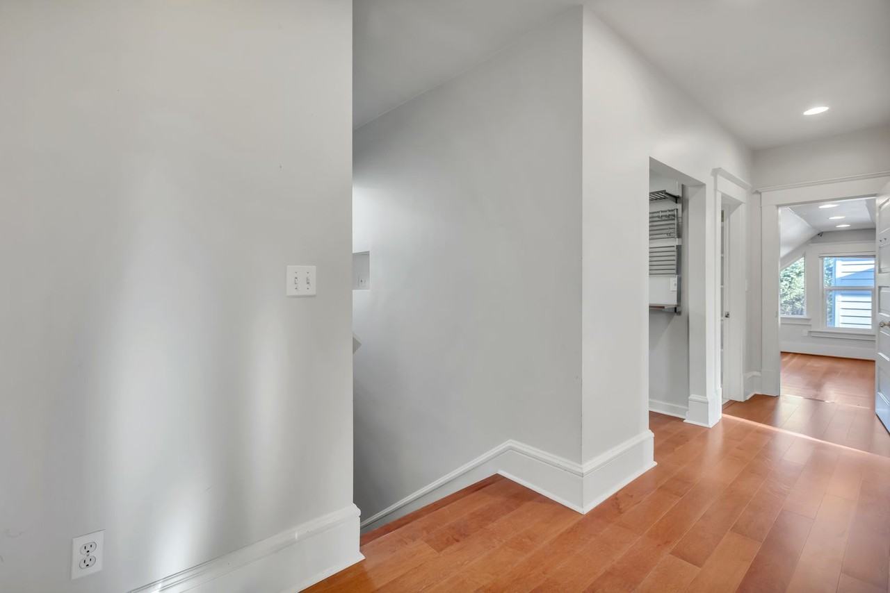 3624 Whitman Ave N - Photo 4 of 26