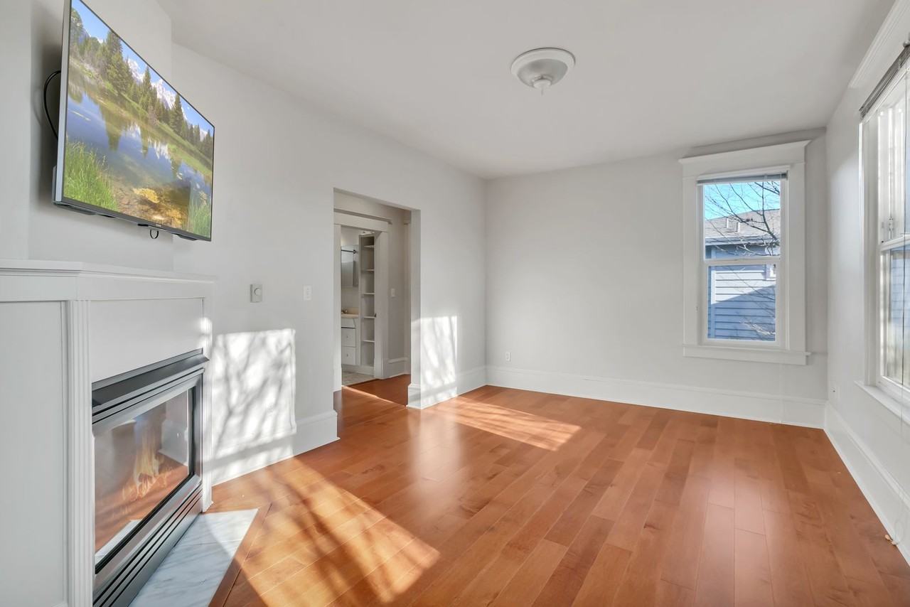 3624 Whitman Ave N - Photo 7 of 26