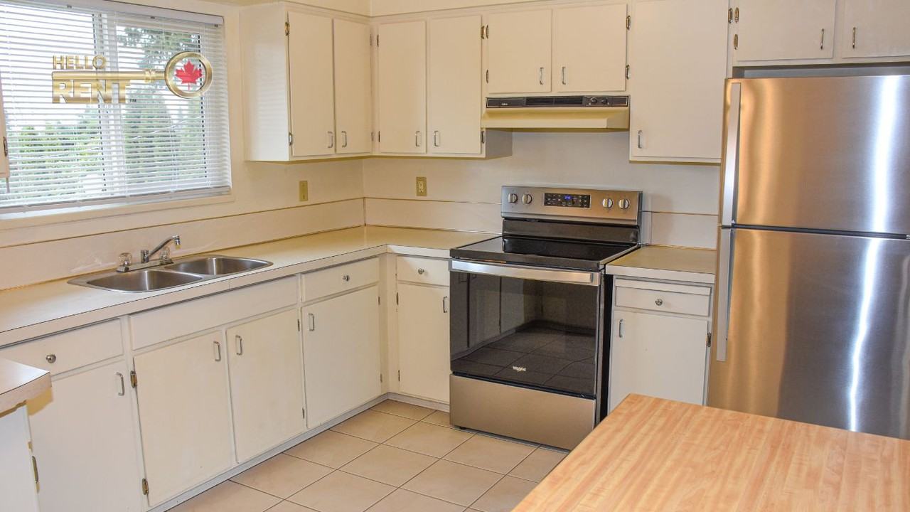 733 16th Street East - Photo 4 of 22