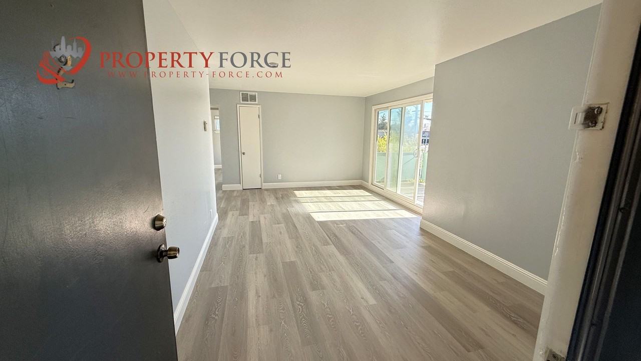 1619 Oxford St - Photo 2 of 42