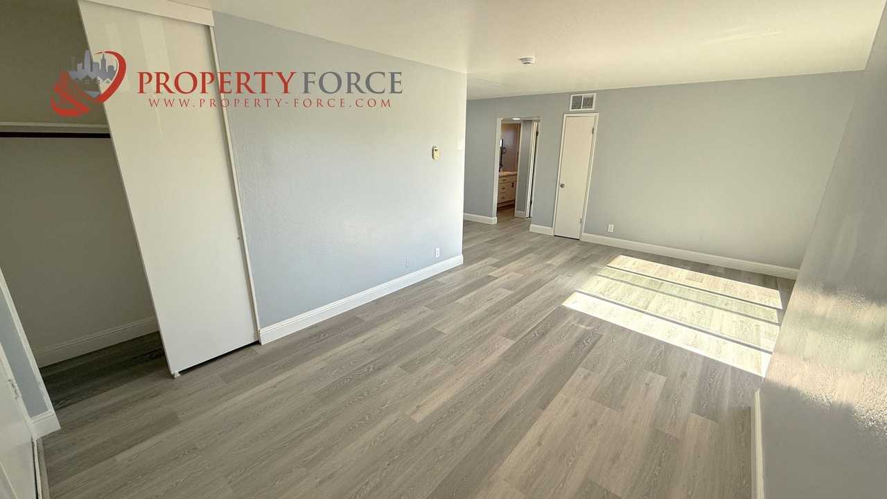 1619 Oxford St - Photo 3 of 42