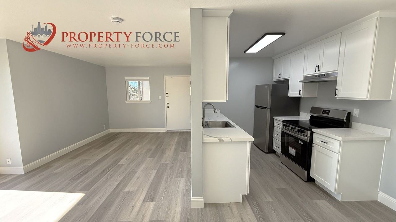 1619 Oxford St - Photo 5 of 42