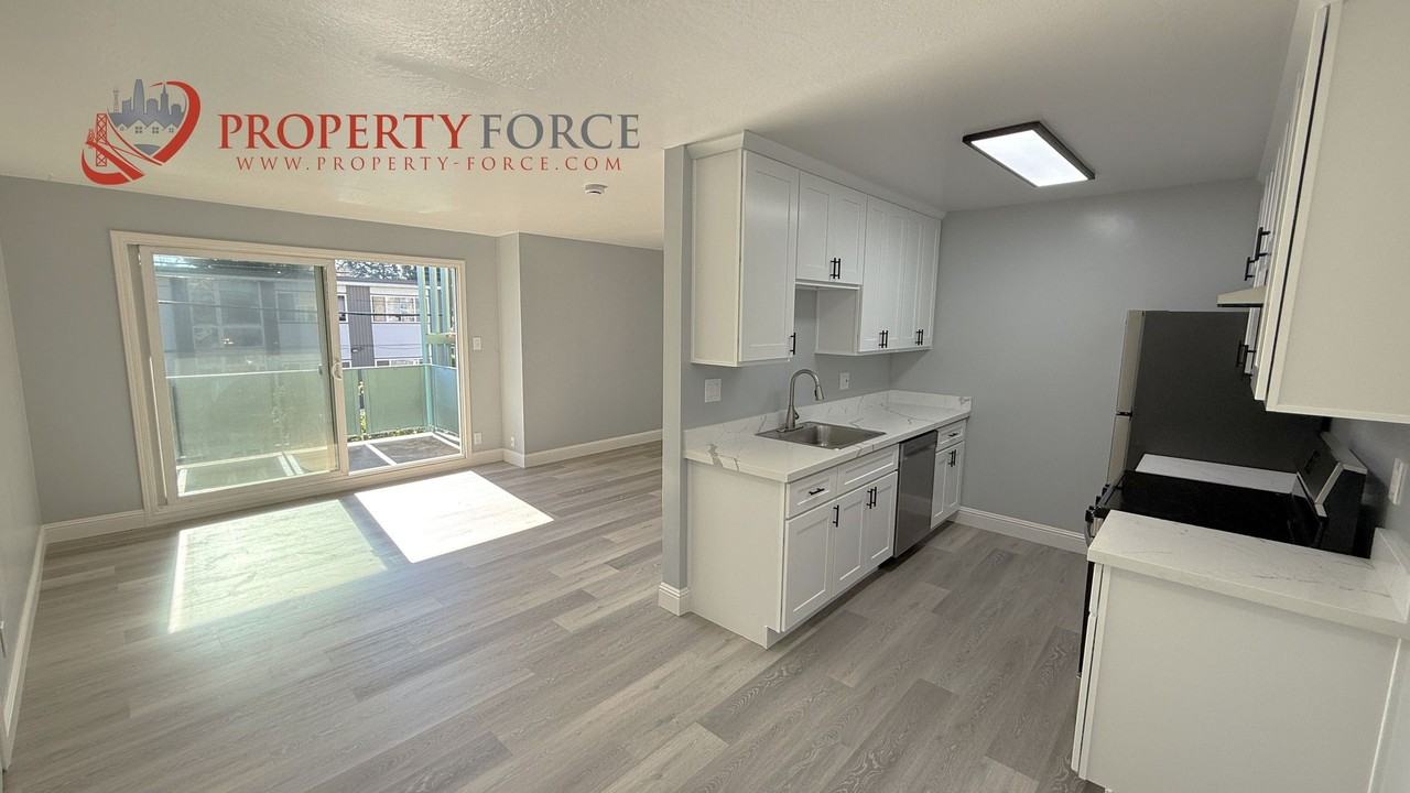 1619 Oxford St - Photo 6 of 42