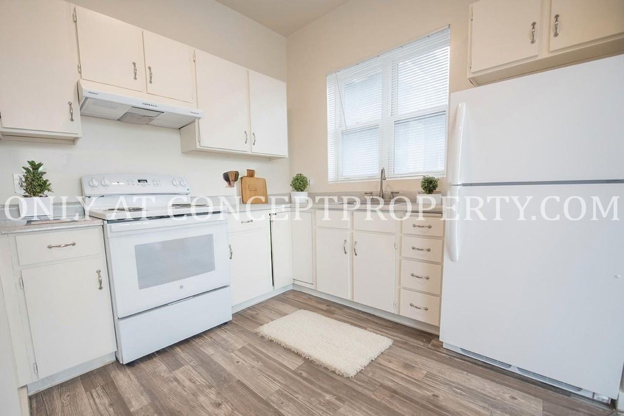 223 East 3rd Ave - Photo 4 of 26