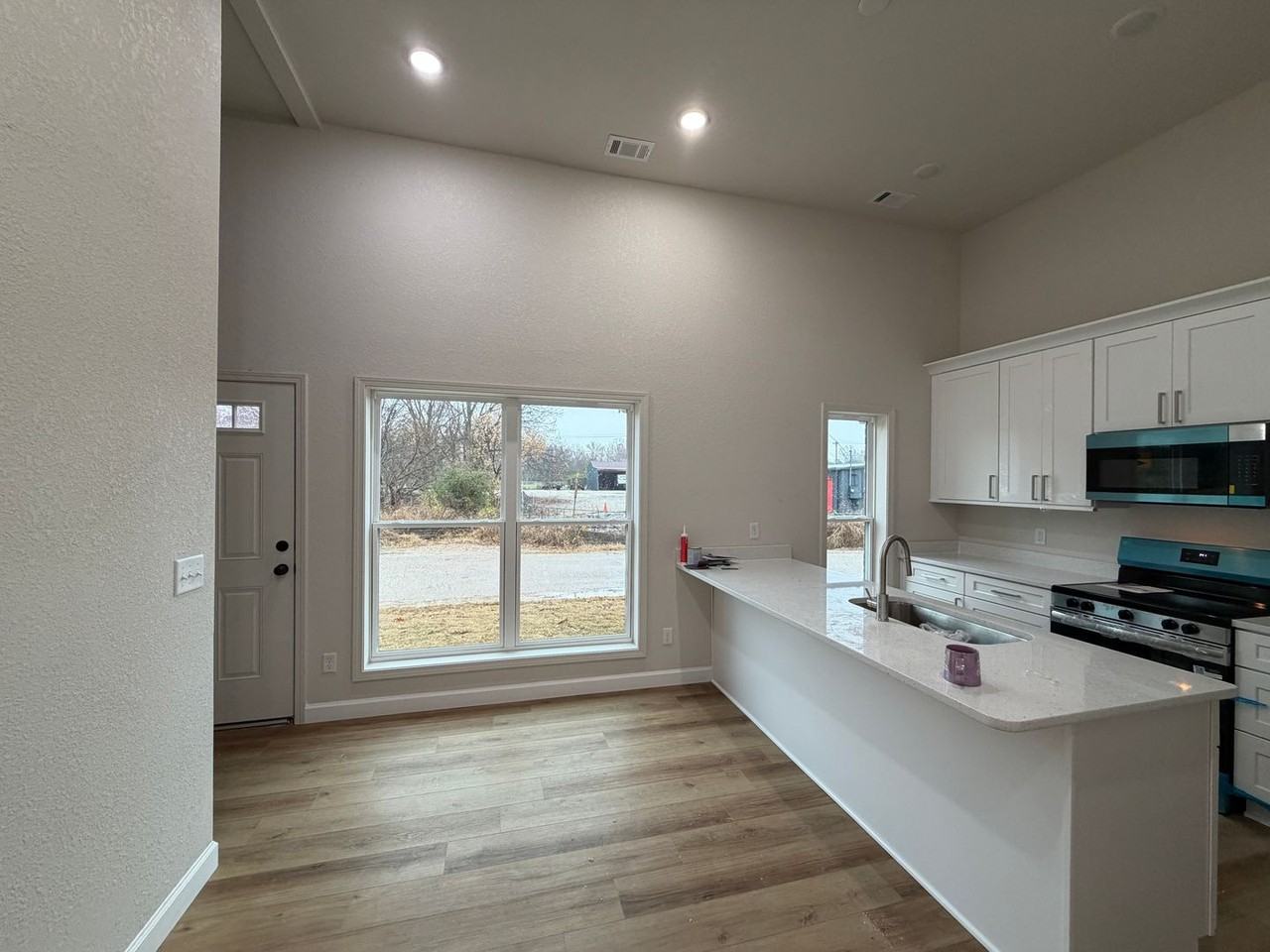 325 Houghton St - Photo 2 of 14