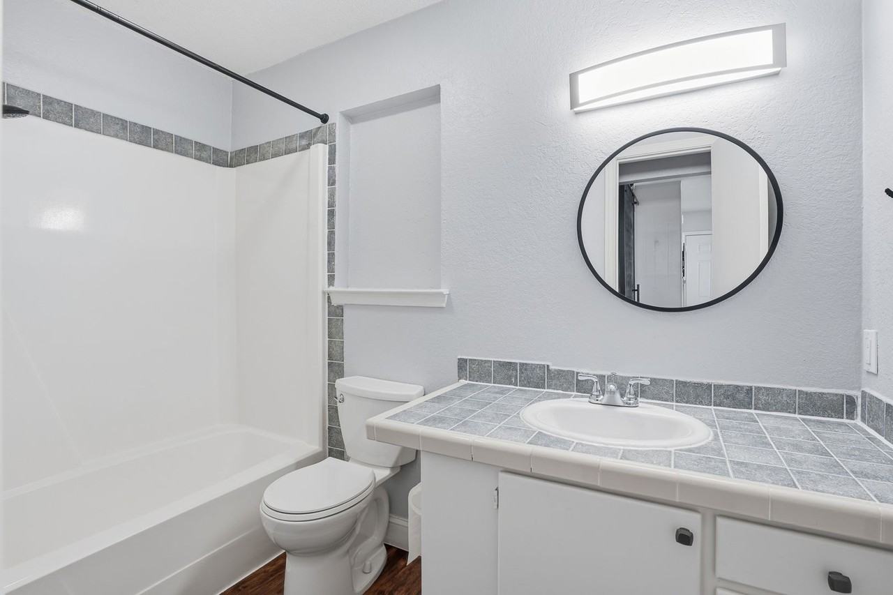 209 E Lone Star Ave - Photo 3 of 26