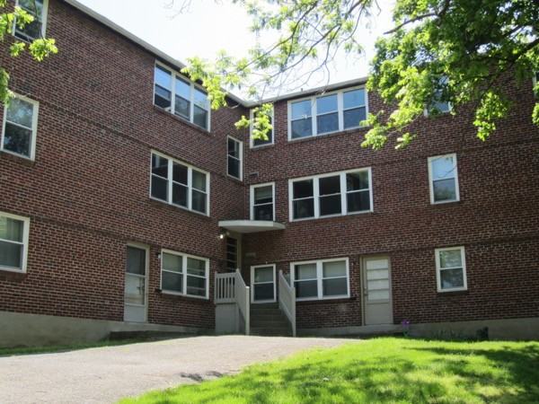 225 S Buckhout St - Photo 4 of 19