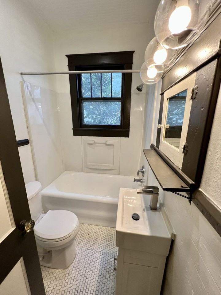 408 East State Street - Photo 4 of 8