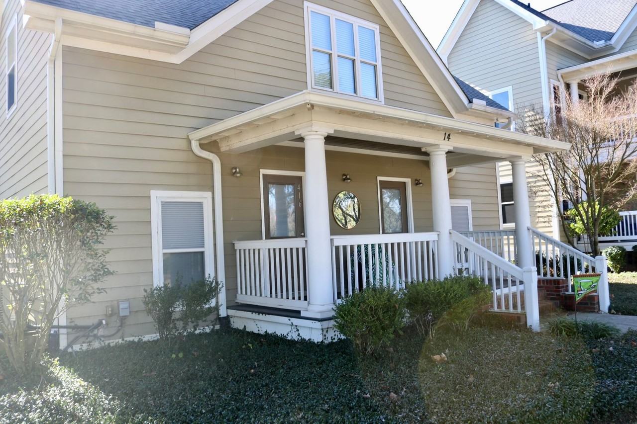 416 Landing Dr - Photo 2 of 15