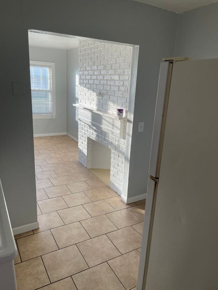 4647 N Brady St #2 - Photo 7 of 13