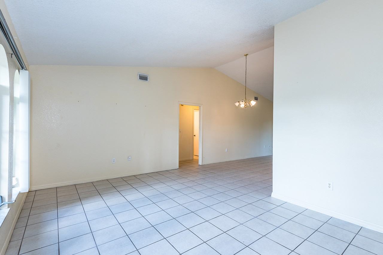 504 Vannell St - Photo 4 of 26