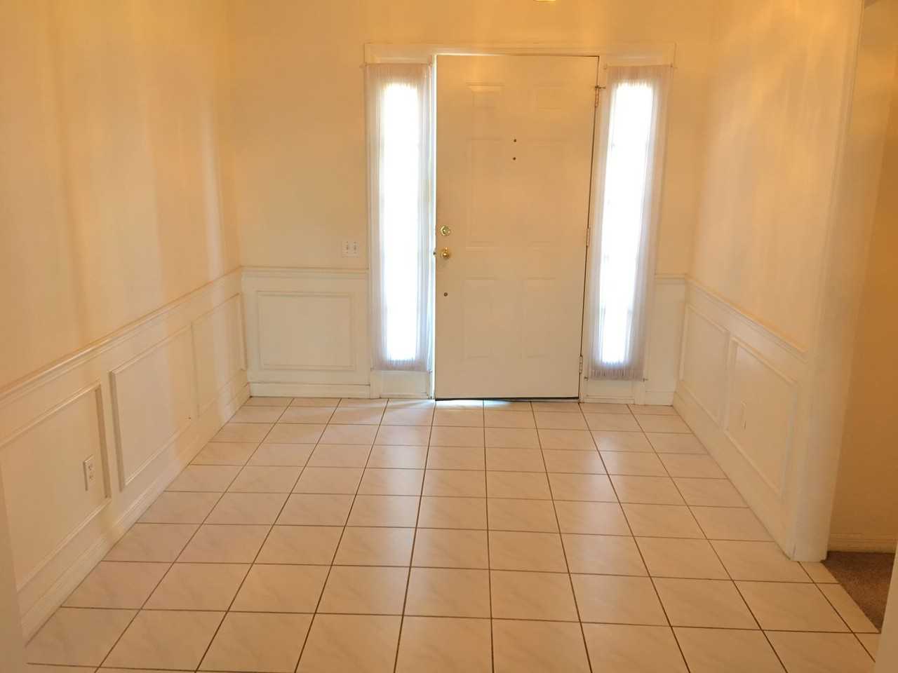 348 Fareham Dr - Photo 4 of 28