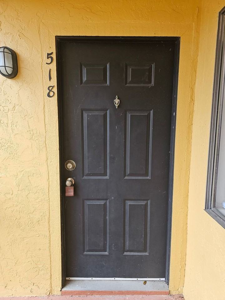 2875 Winkler Ave - Photo 2 of 20