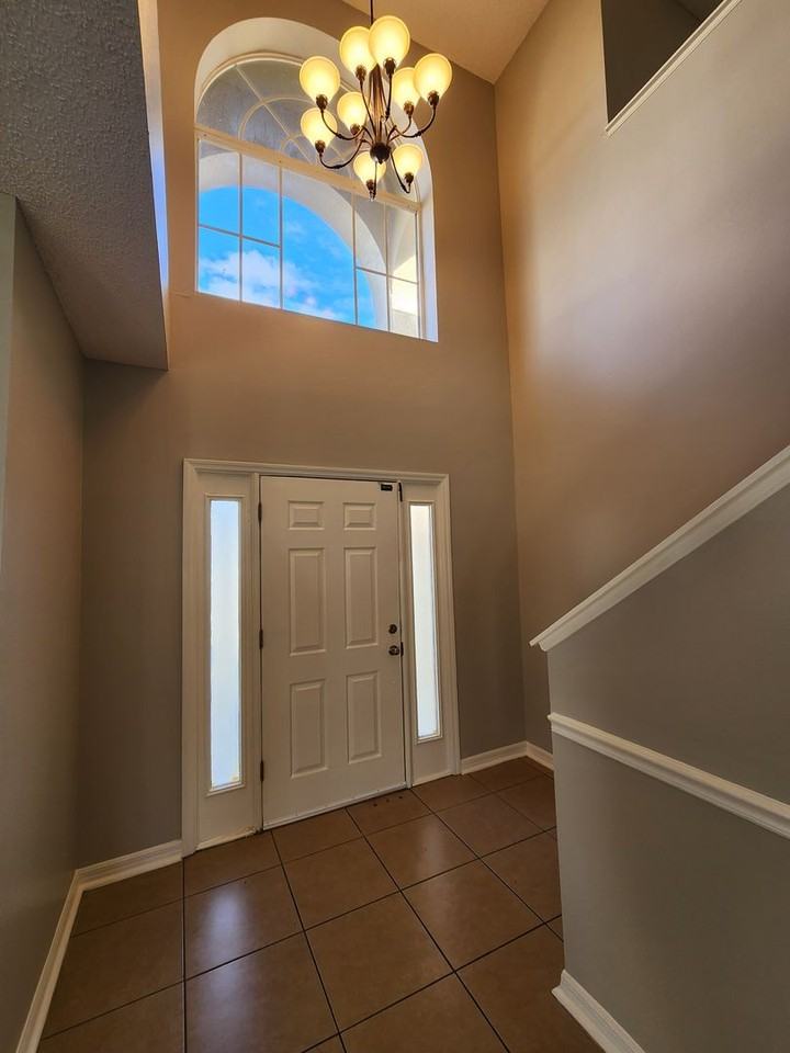 518 Brighton Ct - Photo 4 of 37