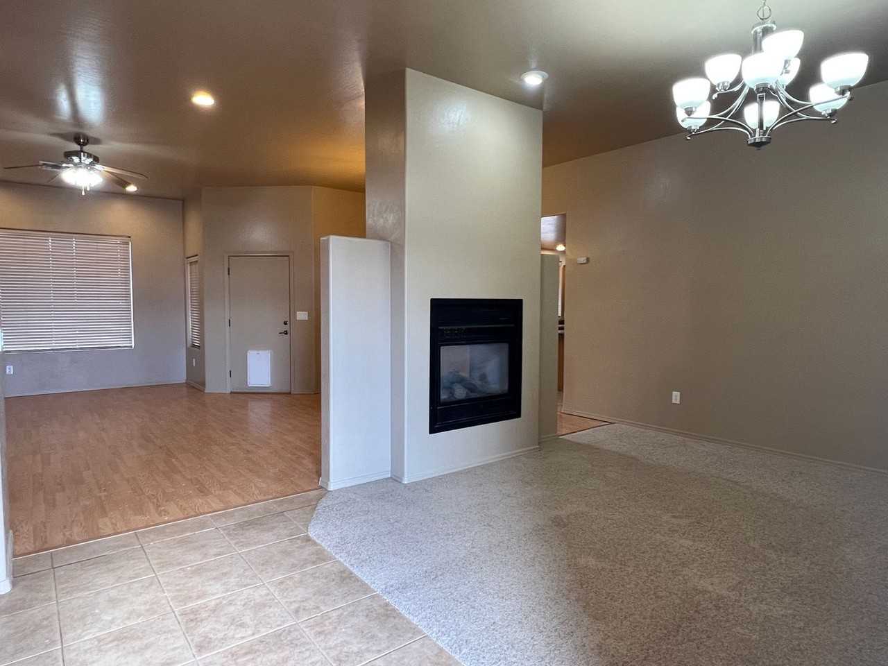 1606 W 7th St S - Photo 2 of 26