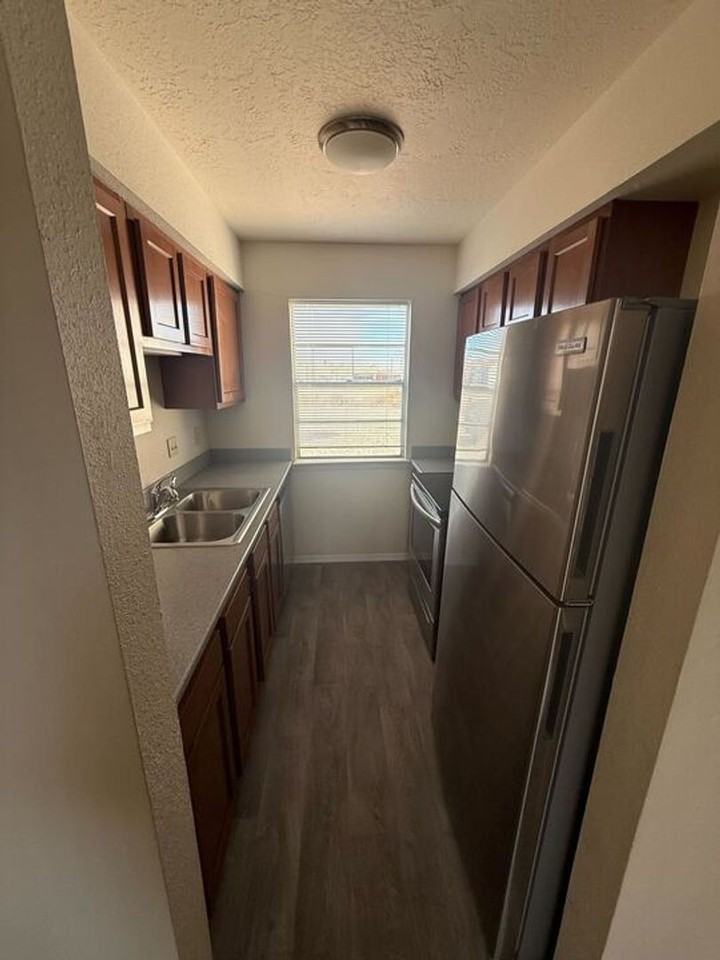 4601 4601 Carlisle  H-1 #1 - Photo 4 of 14