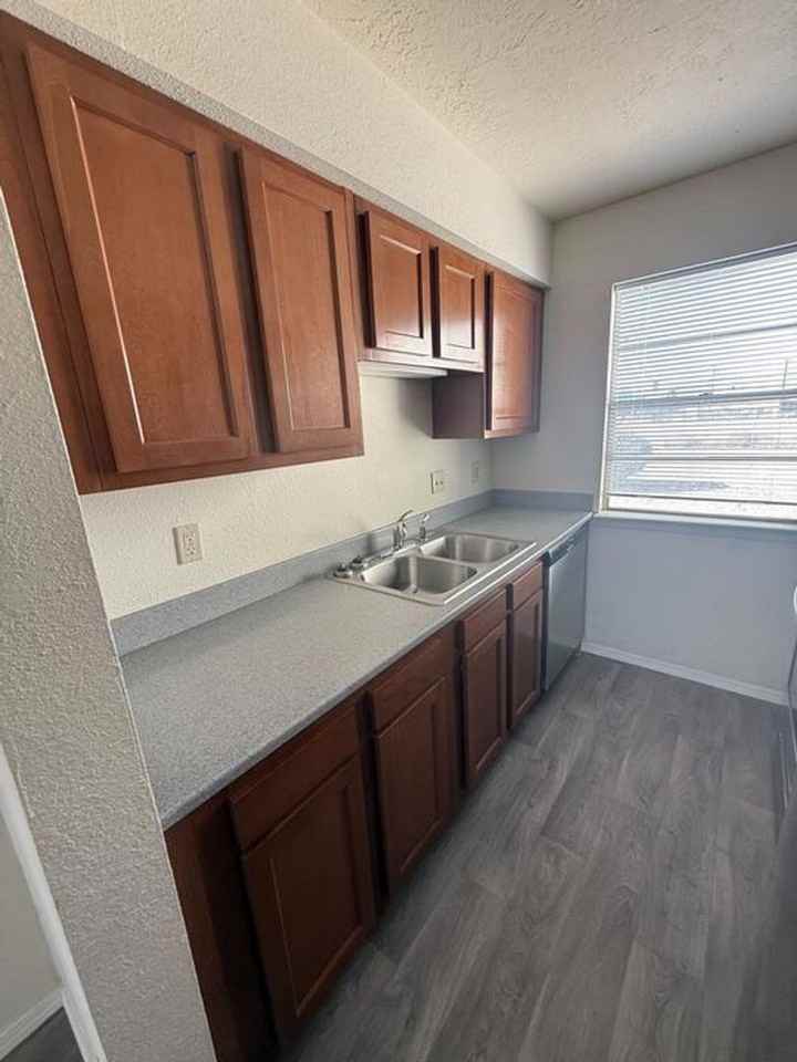 4601 4601 Carlisle  H-1 #1 - Photo 5 of 14