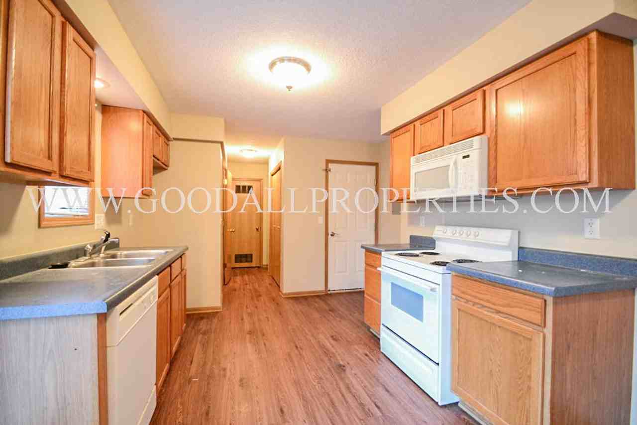 409 S Hazel St - Photo 5 of 11