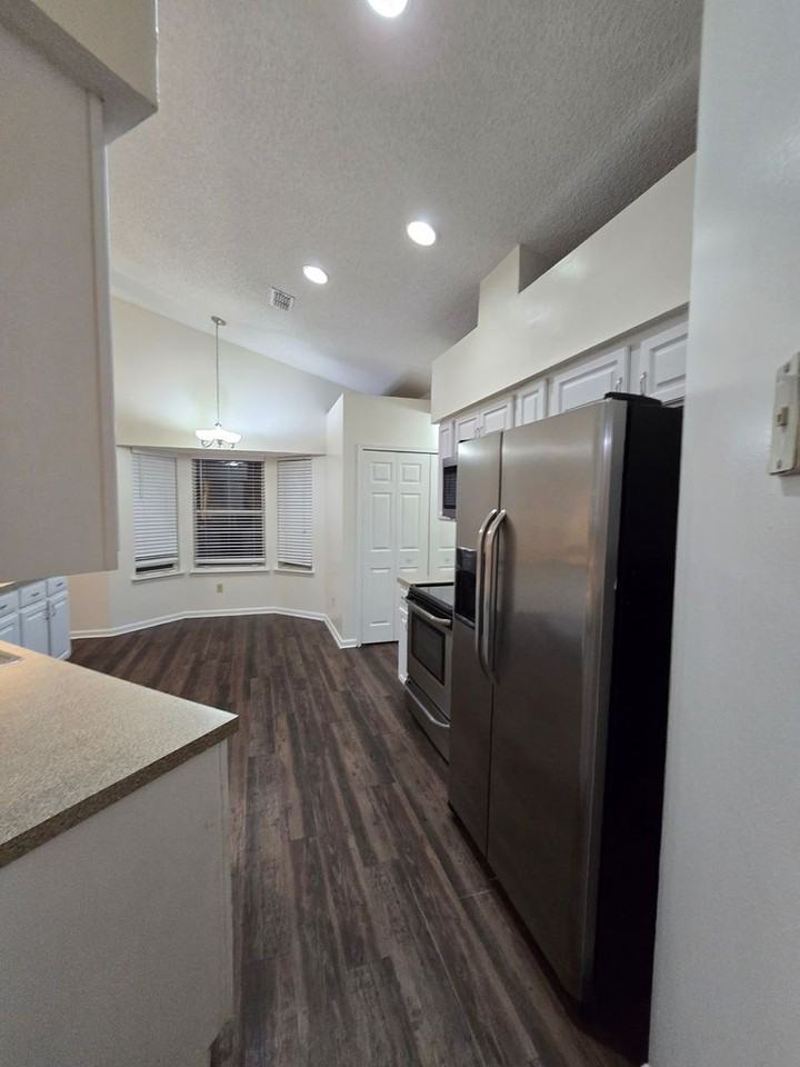 9150 Camshire Dr - Photo 5 of 21