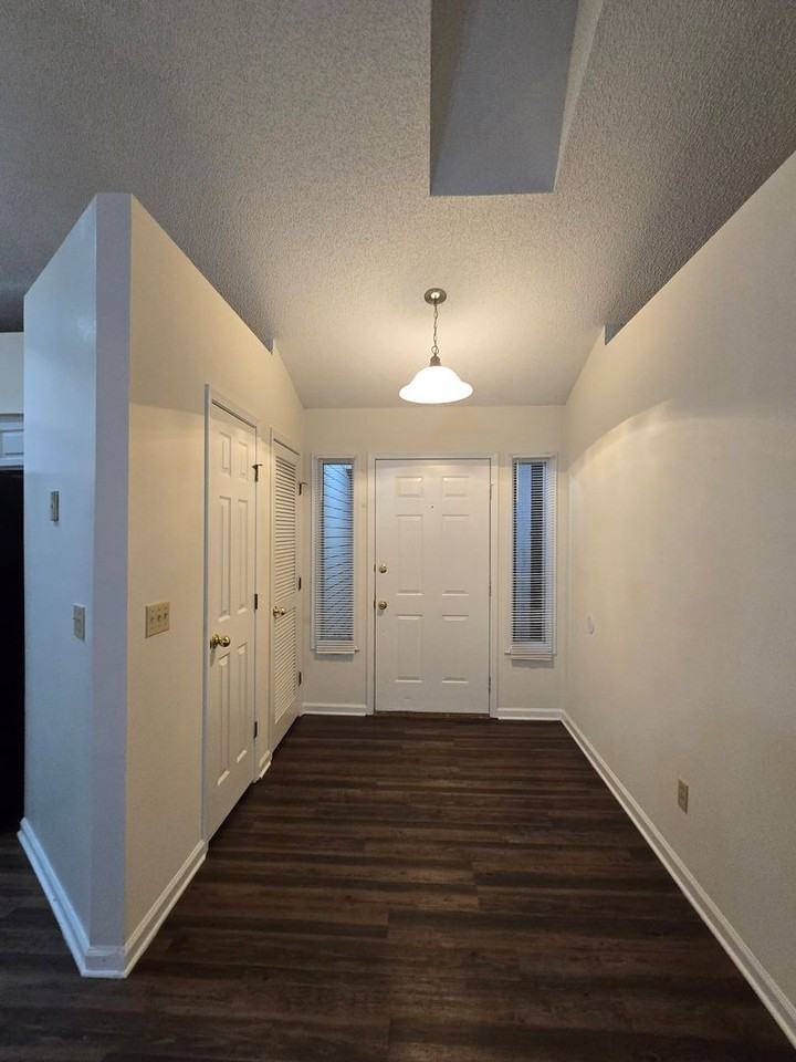 9150 Camshire Dr - Photo 7 of 21