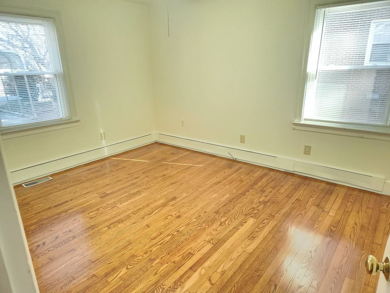 706 E 6th Ave - Photo 6 of 10