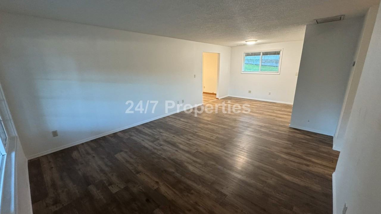 16060 Se Lark Ave - Photo 2 of 19