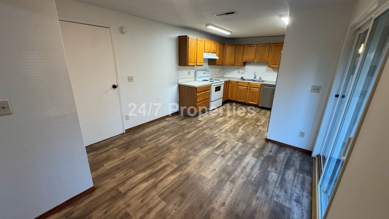 16060 Se Lark Ave - Photo 3 of 19