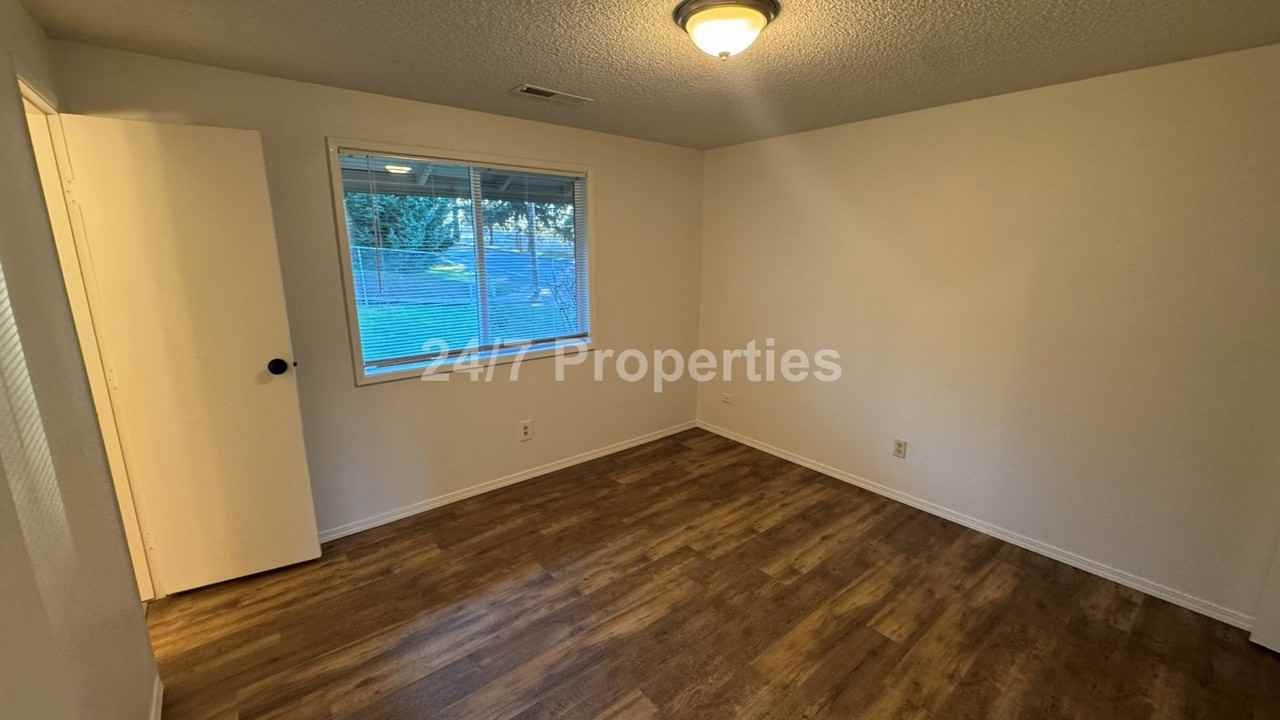 16060 Se Lark Ave - Photo 7 of 19