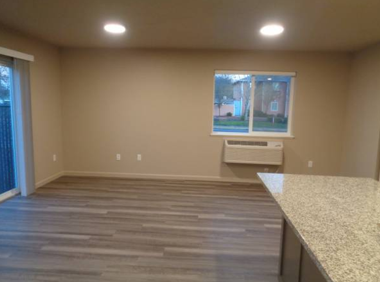 205 J St - Photo 6 of 10