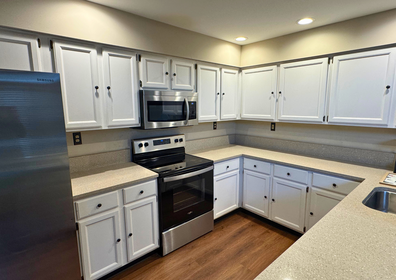 701 Driftwood Ln - Photo 4 of 14