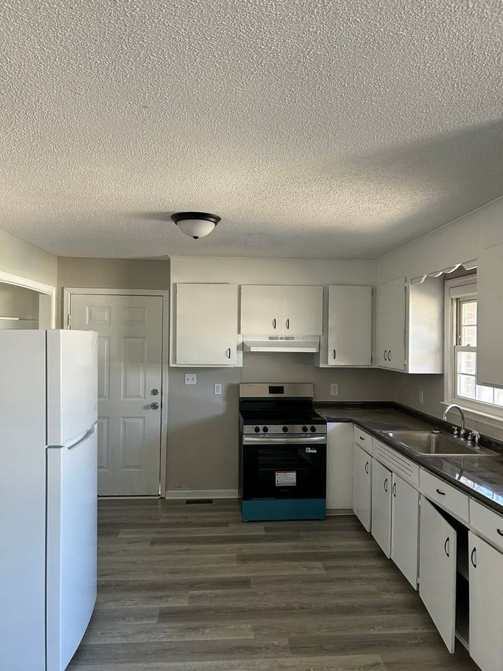 27 Brunson St - Photo 3 of 9