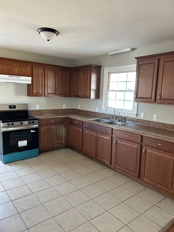 609 Dunbar St - Photo 2 of 10