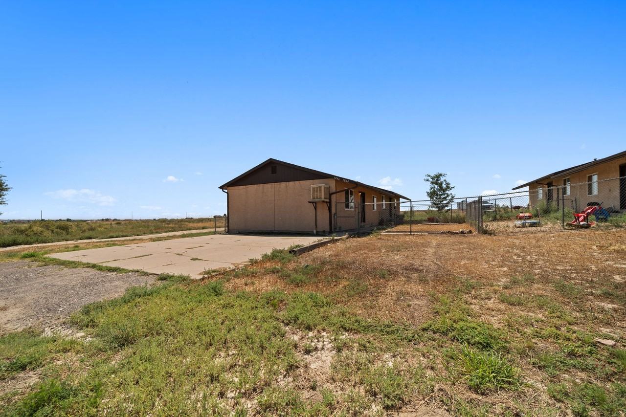 1064 E Mallon Dr - Photo 4 of 17