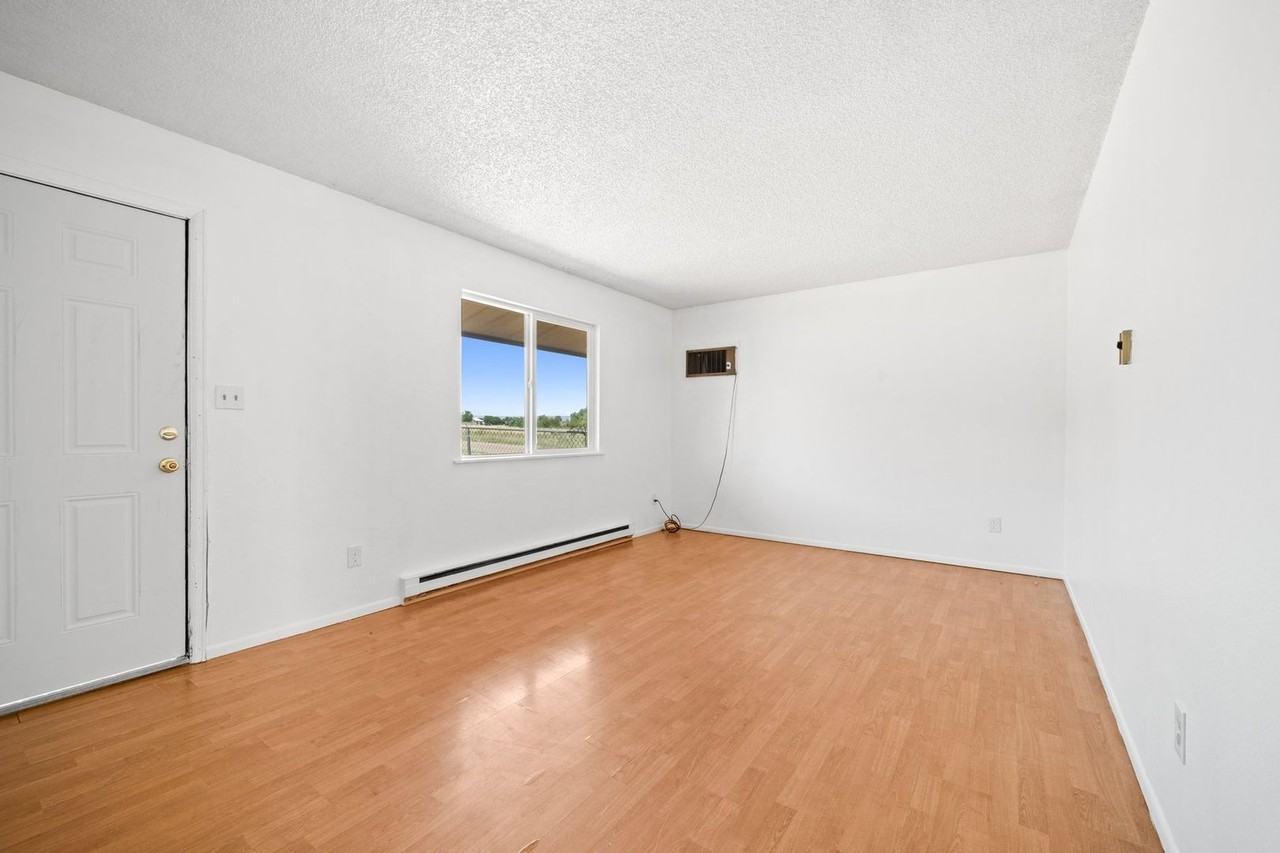 1064 E Mallon Dr - Photo 6 of 17