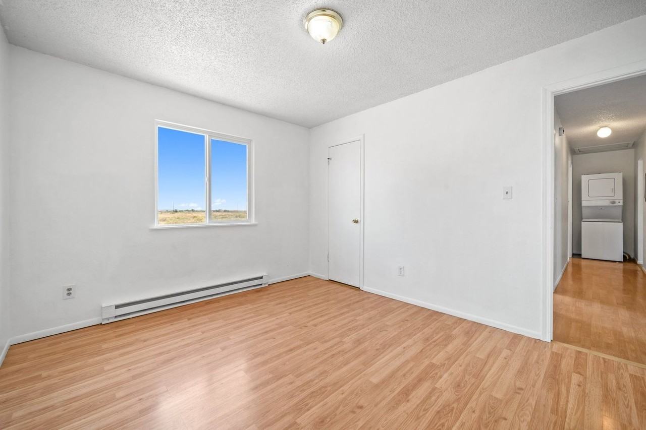 1064 E Mallon Dr - Photo 7 of 17