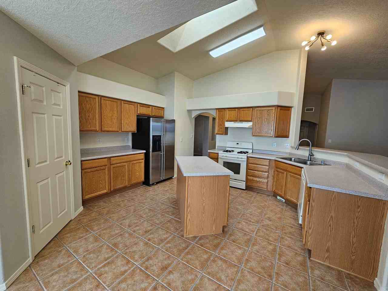 76th 2nd Street SE - Photo 2 of 36