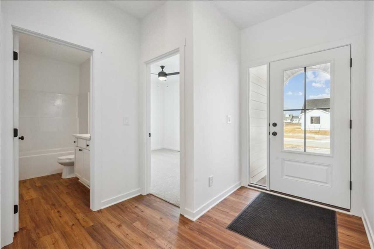 4607 Nw 17th St - Photo 2 of 28