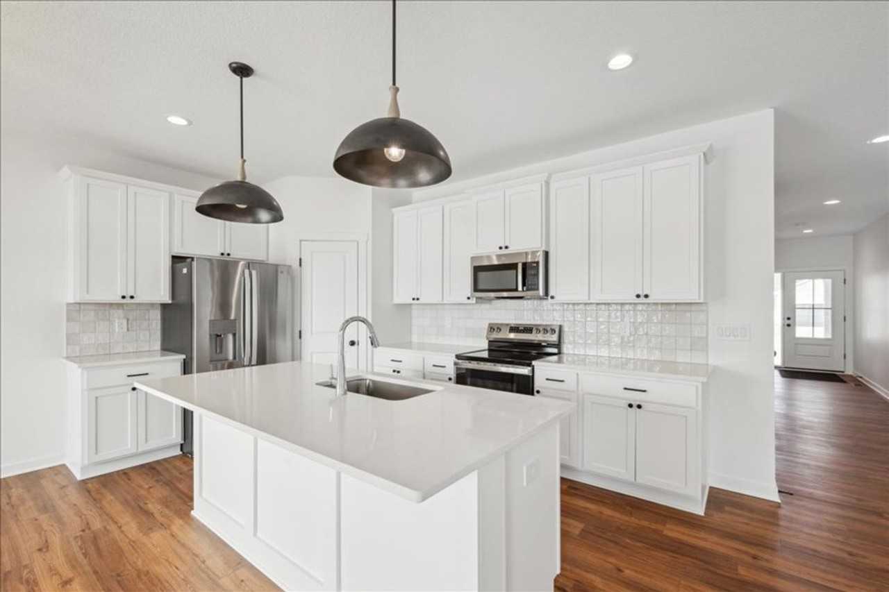 4607 Nw 17th St - Photo 3 of 28